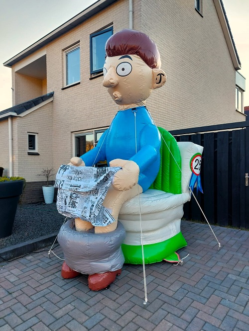 Abraham pop op WC Toilet
