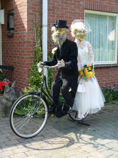 Bruidspaar op de fiets