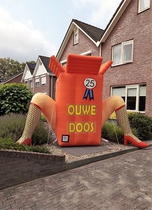 Sarah opblaaspop Ouwe Doos - Afbeelding 2